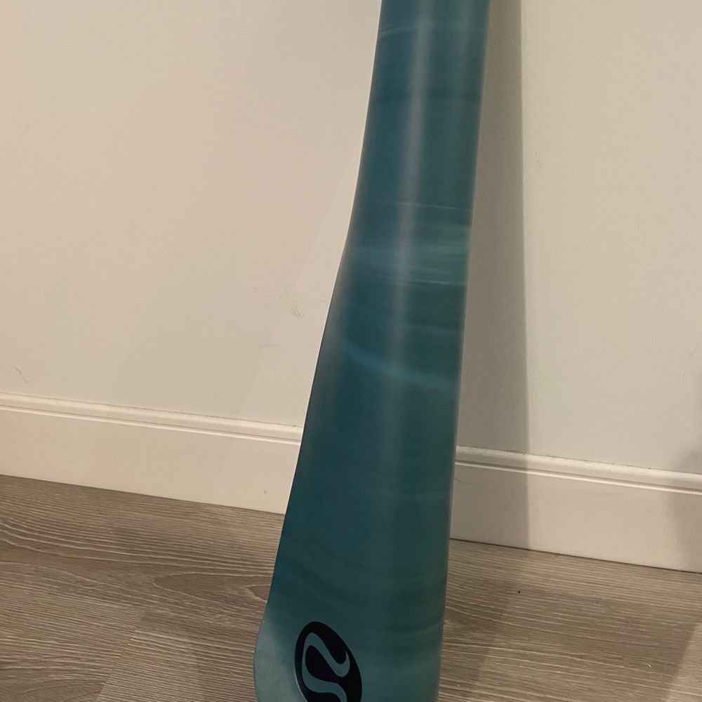 Lulu lemon yoga mat